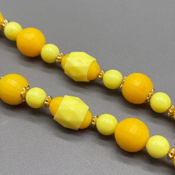 Vintage Mod Yellow Thermoset Plastic Bead Necklace Faceted Gold Tone Spacers 30" - Picture 4 of 7